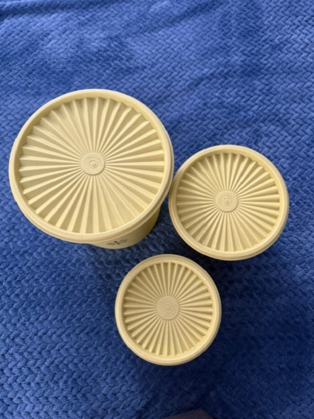 Vintage Tupperware Harvest Gold Servalier Canisters Set of 3 Daisy Mod - Picture 2 of 15
